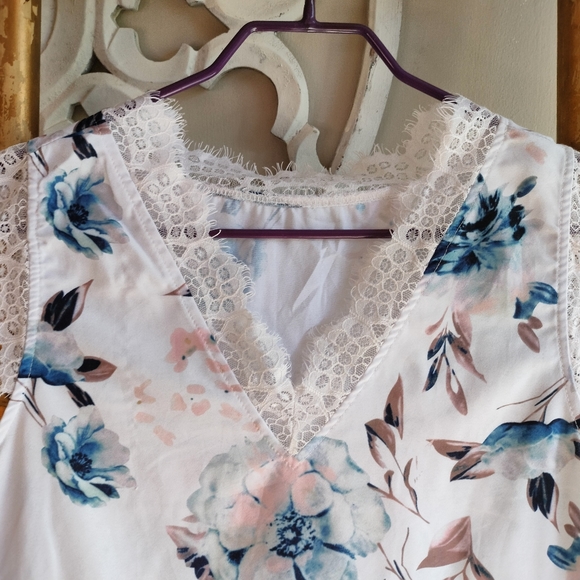Floral Lace Trim Top - Picture 8 of 16